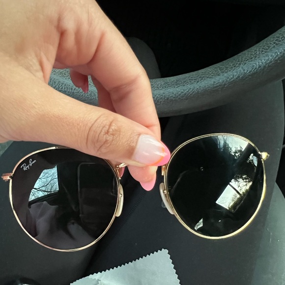 Ray Bans Round Sunglasses - Picture 1 of 3